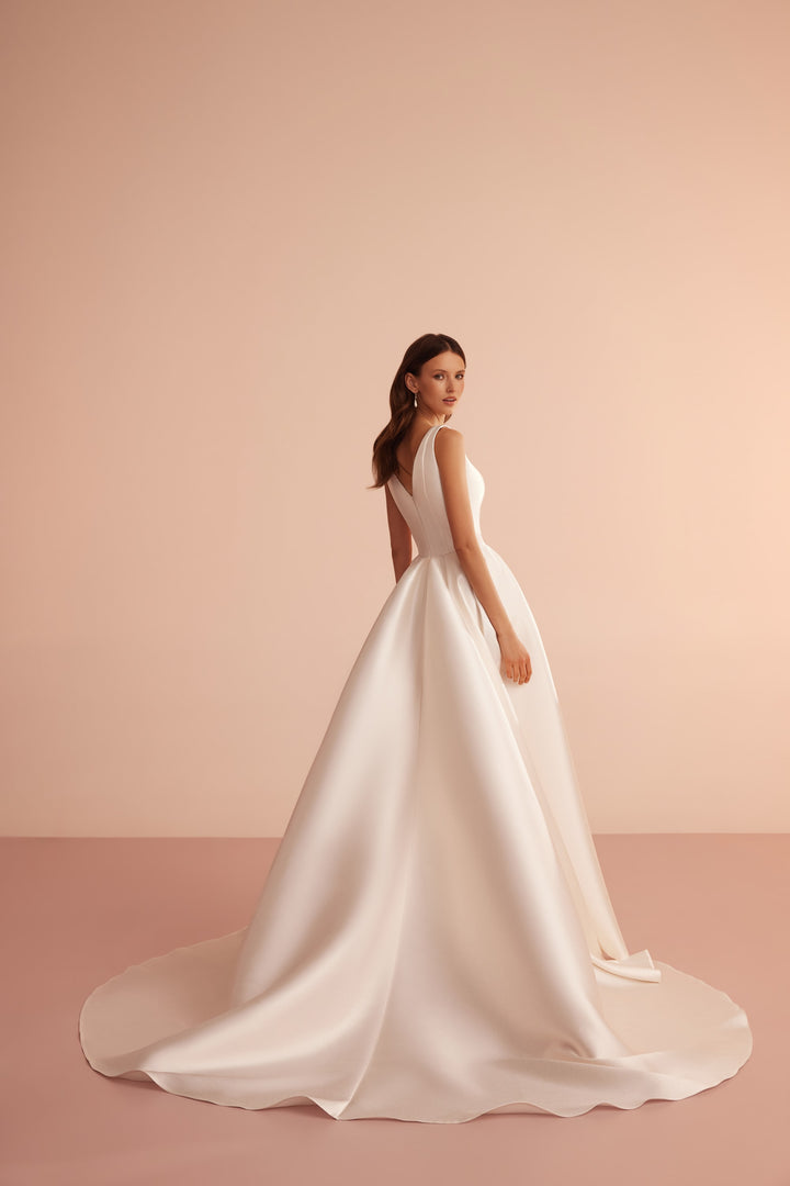 Wedding Gown A-line ARIAMO L404