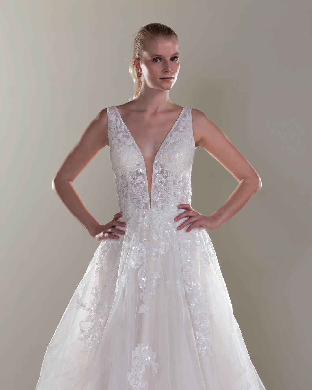 Wedding Gown A-line Moloty A010